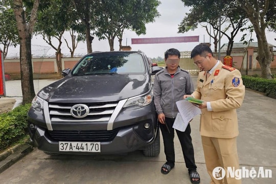 Cảnh sát giao thông Nghệ An xử lý nhiều trường hợp vi phạm qua hình ảnh người dân cung cấp