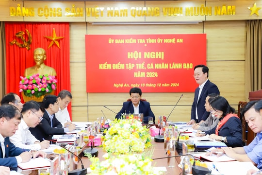 Bí thư Tỉnh ủy, Chủ tịch UBND tỉnh Nghệ An Nguyễn Đức Trung chỉ đạo kiểm điểm tập thể lãnh đạo Ủy ban Kiểm tra Tỉnh ủy