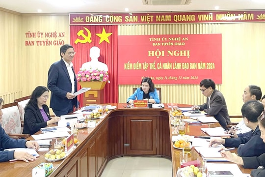 Đồng chí Hoàng Nghĩa Hiếu dự và chỉ đạo Hội nghị kiểm điểm Ban Tuyên giáo Tỉnh ủy