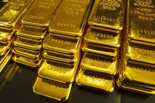 Giá vàng hôm nay 5/1/2025: Giá vàng thế giới giảm sâu từ đỉnh 3 tuần