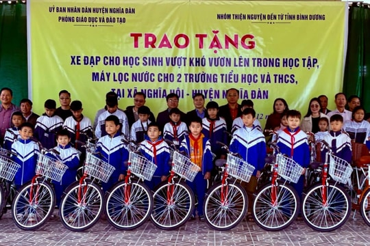 Trao tặng 50 xe đạp cho học sinh có hoàn cảnh khó khăn tại Nghĩa Đàn
