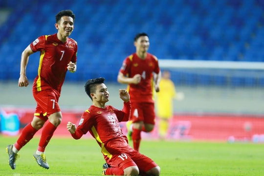 Nguyễn Quang Hải nói gì khi ghi bàn vào lưới tuyển Indonesia?; 22 cầu thủ MU và Man City lao vào ẩu đả