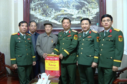 Bộ Tư lệnh Quân khu 4 tặng quà đối tượng chính sách trên địa bàn tỉnh Nghệ An