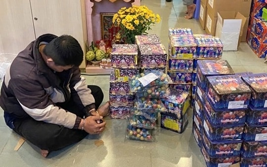 Gom pháo tại nhà rồi lập nick ẩn danh rao bán