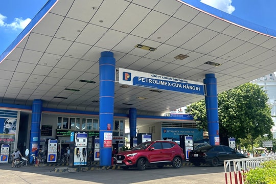 Giá xăng dầu hôm nay 18/12/2024: Đồng loạt suy giảm