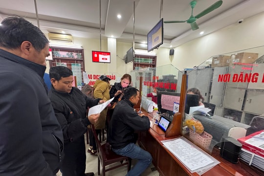 Người dân phụ cận TP. Vinh cấp tập làm thủ tục về đất đai