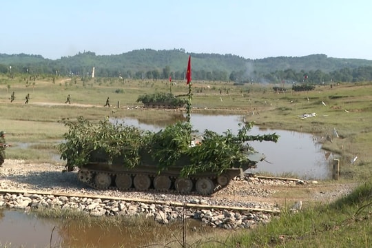 Xem sức mạnh hoả lực của lực lượng vũ trang Quân khu 4