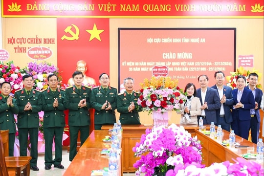 Đoàn Đại biểu Quốc hội tỉnh chúc mừng một số đơn vị nhân kỷ niệm 80 năm ngày thành lập Quân đội Nhân dân Việt Nam