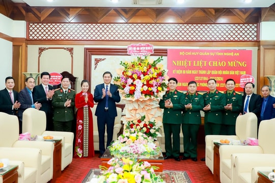 Thường trực Tỉnh ủy chúc mừng Bộ CHQS tỉnh và Bộ Chỉ huy Bộ đội Biên phòng tỉnh