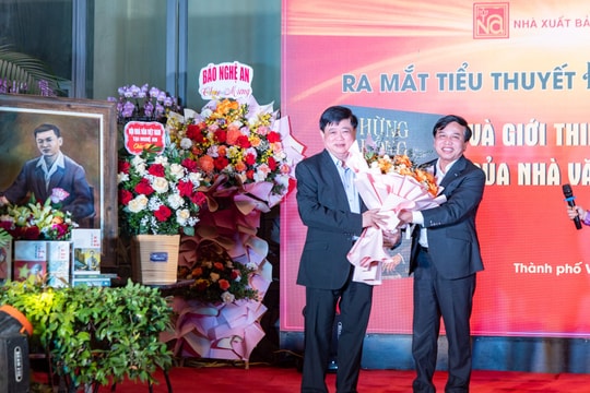 Ra mắt tái bản cuốn tiểu thuyết ‘Hừng Đông’ của nhà văn Nguyễn Thế Kỷ