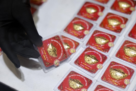 Giá vàng hôm nay 21/12/2024: Giá vàng thế giới tăng nhưng vàng trong nước tiếp tục giảm