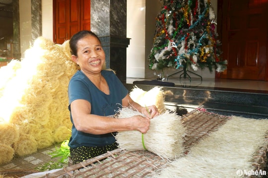 Bà con làng nghề xứ đạo nhộn nhịp vào vụ Tết