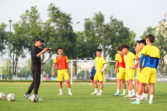 HLV Huy Hoàng tiết lộ thế mạnh của U19 Sông Lam Nghệ An