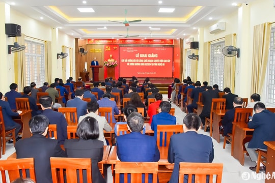 Nghệ An khai giảng lớp bồi dưỡng đối với công chức ngạch chuyên viên cao cấp