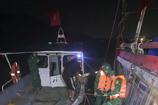 Biên phòng Nghệ An cứu nạn kịp thời 4 thuyền viên trên tàu cá gặp nạn