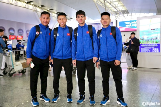 Đội tuyển Việt Nam lên đường sang Singapore đá bán kết ASEAN Cup 2024