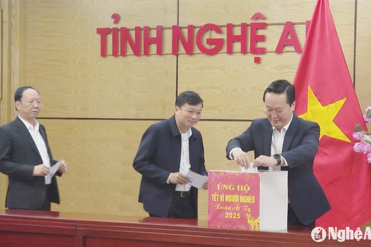 Nghe An Provincial People's Committee donates to the ‘Tet for the Poor’ Program for the Lunar New Year