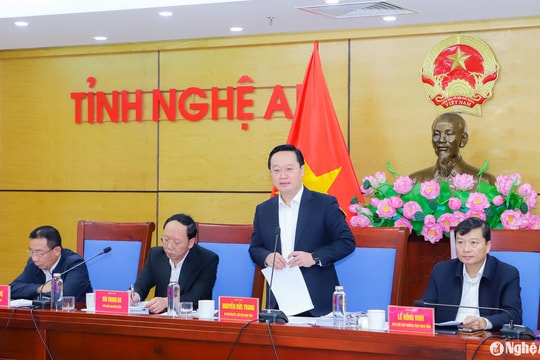 Bí thư Tỉnh ủy, Chủ tịch UBND tỉnh Nguyễn Đức Trung chủ trì phiên họp UBND tỉnh tháng 12