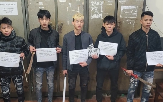 Bắt nhóm đối tượng manh động dùng hung khí cướp tài sản người đi đường