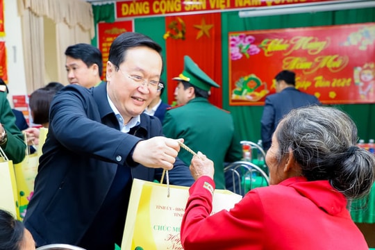 Bí thư Tỉnh ủy Nghệ An kêu gọi ủng hộ, giúp đỡ người nghèo, người có hoàn cảnh khó khăn đón Tết Ất Tỵ 2025