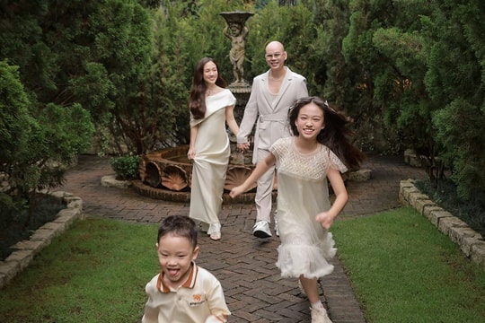 'Anh tài' Phan Đinh Tùng khoe vợ đẹp, con ngoan