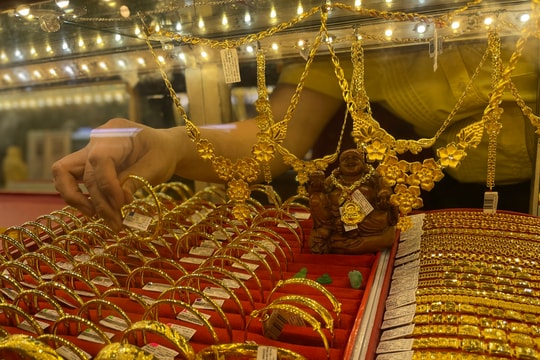 Giá vàng hôm nay 31/12/2024: Vàng thế giới và vàng trong nước giảm đột ngột