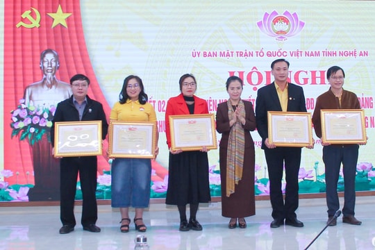 Mặt trận Tổ quốc tỉnh Nghệ An khen thưởng 12 tập thể, cá nhân trong thực hiện chuyển đổi số