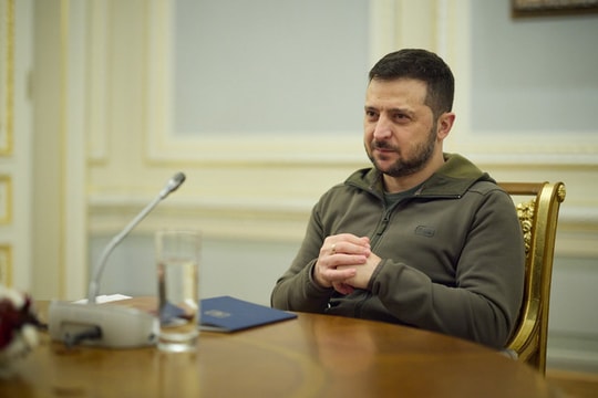 Ông Zelensky yêu cầu phương Tây ‘phải’ gửi thêm viện trợ, Mỹ chuẩn bị chuyển hàng tỷ USD cho Ukraine