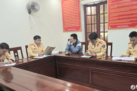 Xử phạt tài xế xe đầu kéo vượt ẩu trên cầu Rộ (Thanh Chương)