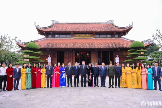 Tổng Bí thư Tô Lâm dâng hương tưởng niệm cố Tổng Bí thư Lê Hồng Phong