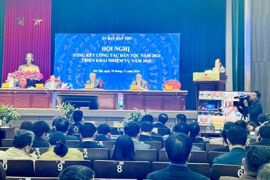 Nêu cao sự tận tâm và phát huy tối đa tinh thần trách nhiệm đối với đồng bào các dân tộc