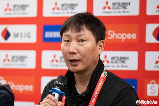 HLV Kim Sang-sik: 'Dù Thái Lan hay Philippines, tuyển Việt Nam vẫn sẵn sàng để chiến thắng'