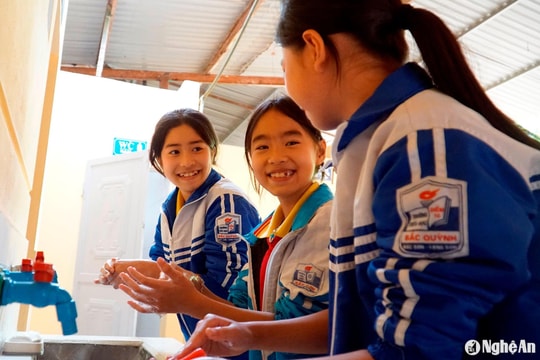 Quỹ Vì tầm vóc Việt, Tập đoàn TH và BAC A BANK: 1.000 nhà vệ sinh cho học sinh vùng cao