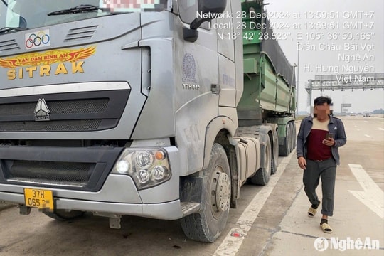 Xác minh tài xế xe đầu kéo làm rơi vãi vật liệu xây dựng trên cao tốc đoạn qua Nghệ An