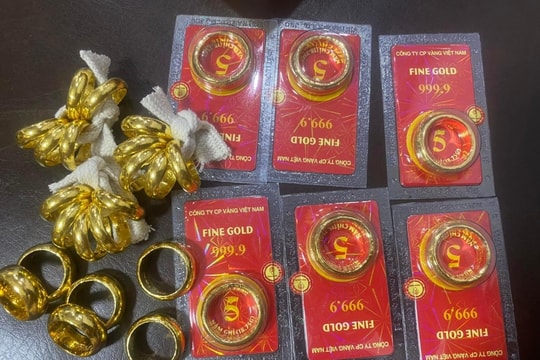 Giá vàng chiều nay 30/12/2024: Đồng loạt giảm