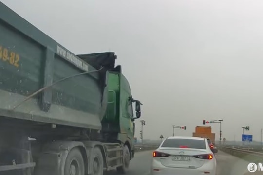 Xe hổ vồ vượt ẩu, đi ngược chiều trên đường N5