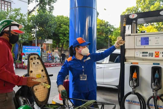 Giá xăng dầu hôm nay 3/1/2024: Tăng mạnh sau Tết