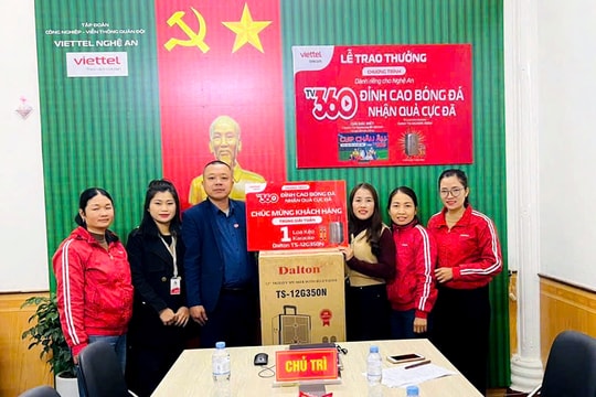 Viettel Nghệ An trao thưởng các giải tuần của 2 chương trình 'Đăng ký Data - Trúng xe VF3' và 'TV360, Đỉnh cao bóng đá - Nhận quà cực đã'