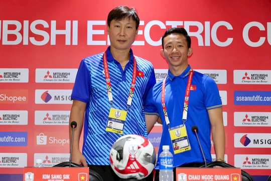 HLV Kim Sang-sik: 'Chúng tôi đến Thái Lan để giành chức vô địch'