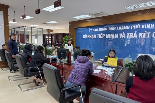 9 cán bộ công chức thành phố Vinh tự nguyện nghỉ hưu sớm