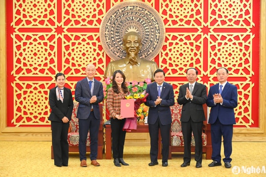 Tỉnh Nghệ An trao Giấy chứng nhận đăng ký đầu tư dự án WHA Industrial Zone 2