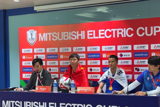 HLV Kim Sang-sik: 'Chức vô địch mới chỉ là sự khởi đầu cho những mục tiêu trong tương lai”