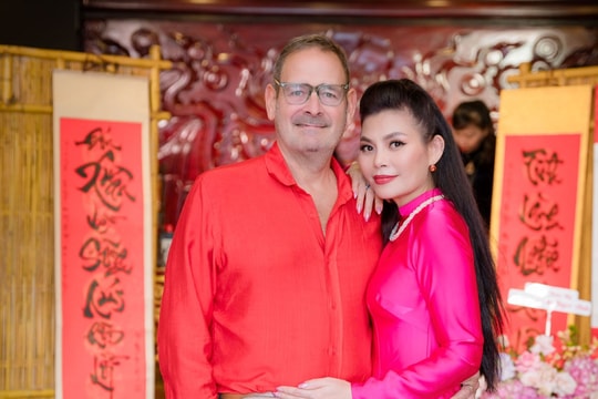 Chồng doanh nhân người Mỹ khóc nhiều khi xem MV đầu tiên của Ngọc Anh 3A