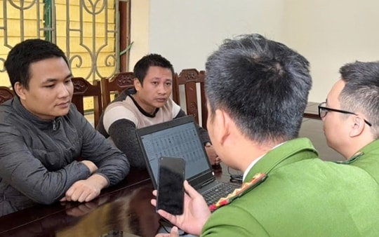 Bốn đối tượng mua đi bán lại hàng nghìn tài khoản ngân hàng