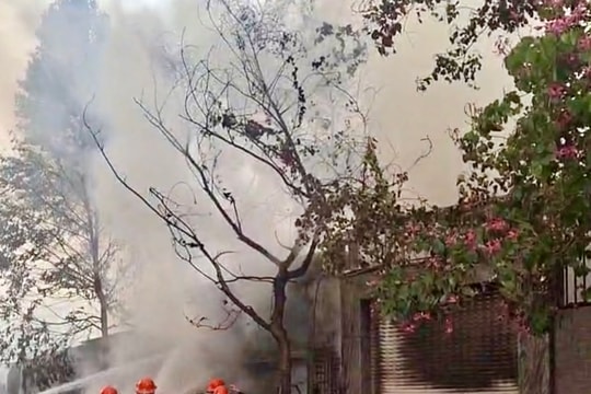 Cháy kho hàng ở thành phố Vinh