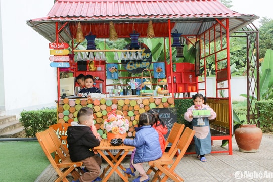Trường học miền núi Nghệ An biến phế liệu thành khu vui chơi sắc màu cho trẻ
