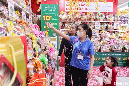 Người dân Nghệ An rục rịch sắm Tết sớm