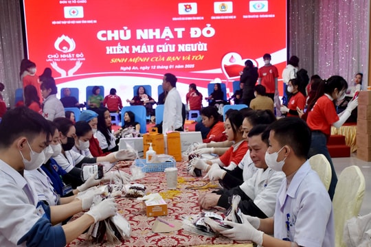 Hàng nghìn người tham gia ngày hội hiến máu tình nguyện 'Chủ nhật đỏ' lần thứ 17 tại Nghệ An