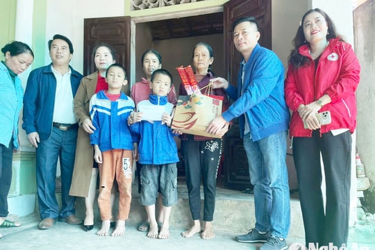 Hỗ trợ sinh kế, tặng quà Tết hộ có hoàn cảnh khó khăn ở huyện Thanh Chương