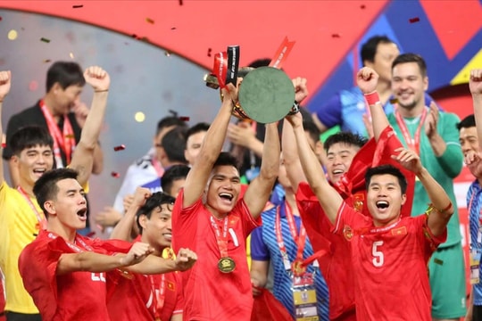 Phạm Xuân Mạnh - từ cậu bé nghèo đến cầu thủ giàu có